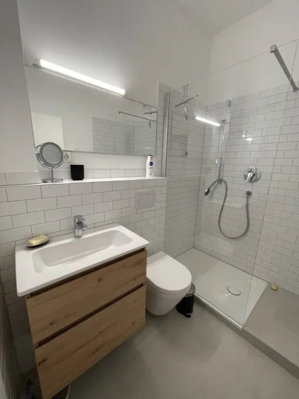 Möblierte 1-Zimmer-Wohnung im Stuttgarter Superblock mit separater Küche und Bad, Altbau, zur Zwischenmiete – Augustenstraße, 70178 Stuttgart West – Vorschaubild 6