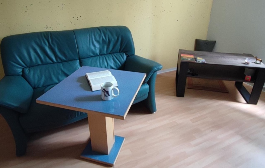 Immediately availabe SHORT TERM ONLY 250 Euro WARM RENT 1 room