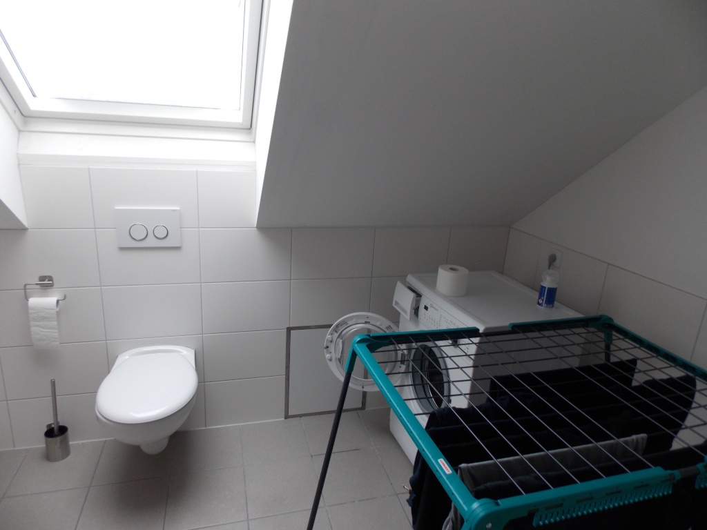 WG-Zimmer Bubenreuth Frankenstraße 80a - WC + Waschmaschine