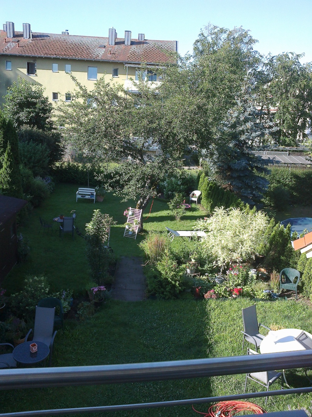 WG-Zimmer Bubenreuth Frankenstraße 80a - Blick in den Garten