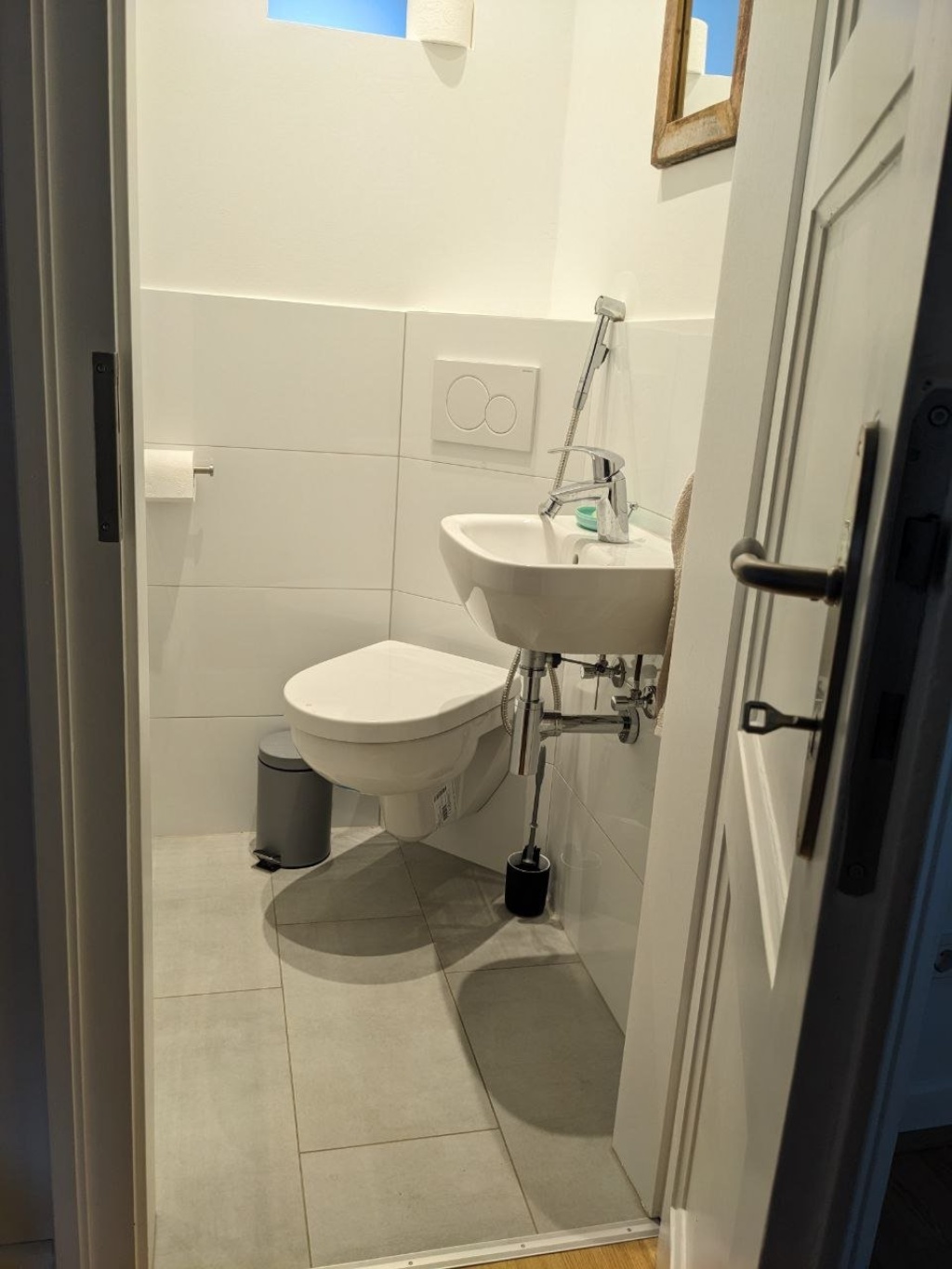 geräumige 3-Zimmer-Wohnung mit Balkon neben dem Rhein spacious 3-room flat with a balcony next to the Rhein – Düsseldorfer str., 51063 Köln Mülheim – Vorschaubild 13