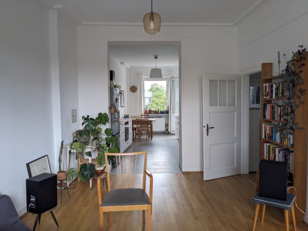 geräumige 3-Zimmer-Wohnung mit Balkon neben dem Rhein spacious 3-room flat with a balcony next to the Rhein – Düsseldorfer str., 51063 Köln Mülheim – Vorschaubild 2