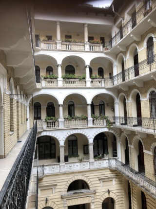 Imagen del anuncio: Habitación en apartamento de tres dormitorios en Budapest corazón de la ciudad edificio clásico