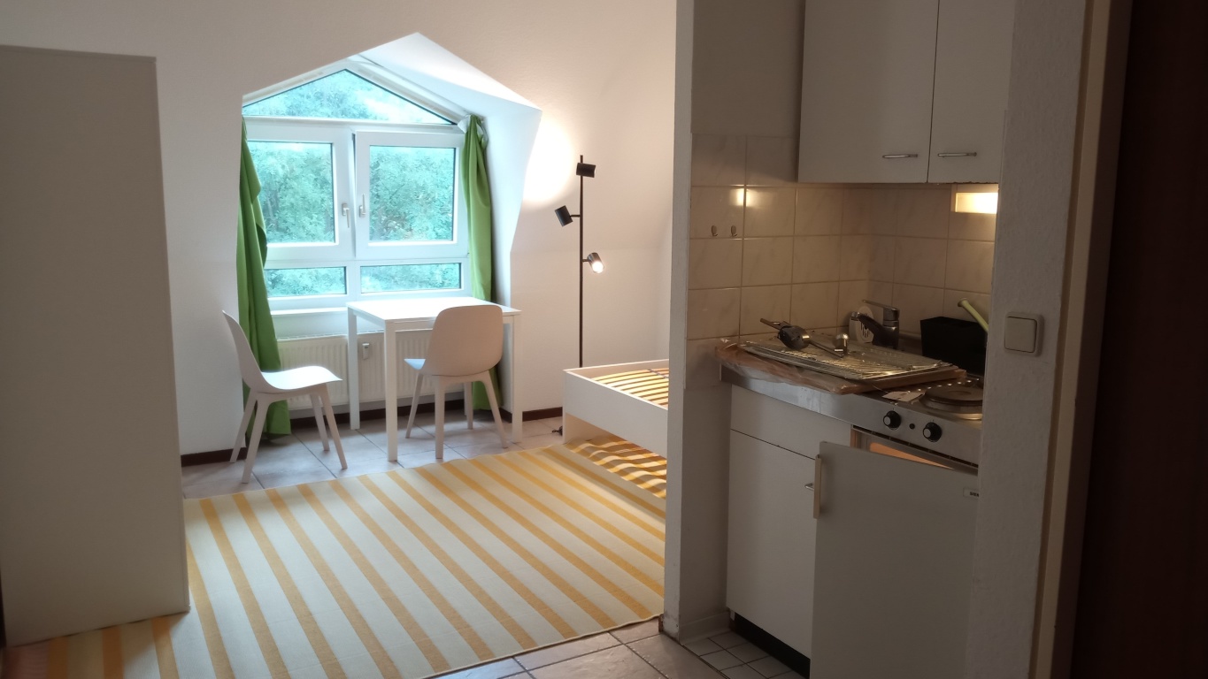 399€, direkt am Park, möbliertes, ruhiges Apartment für Singles oder Senioren