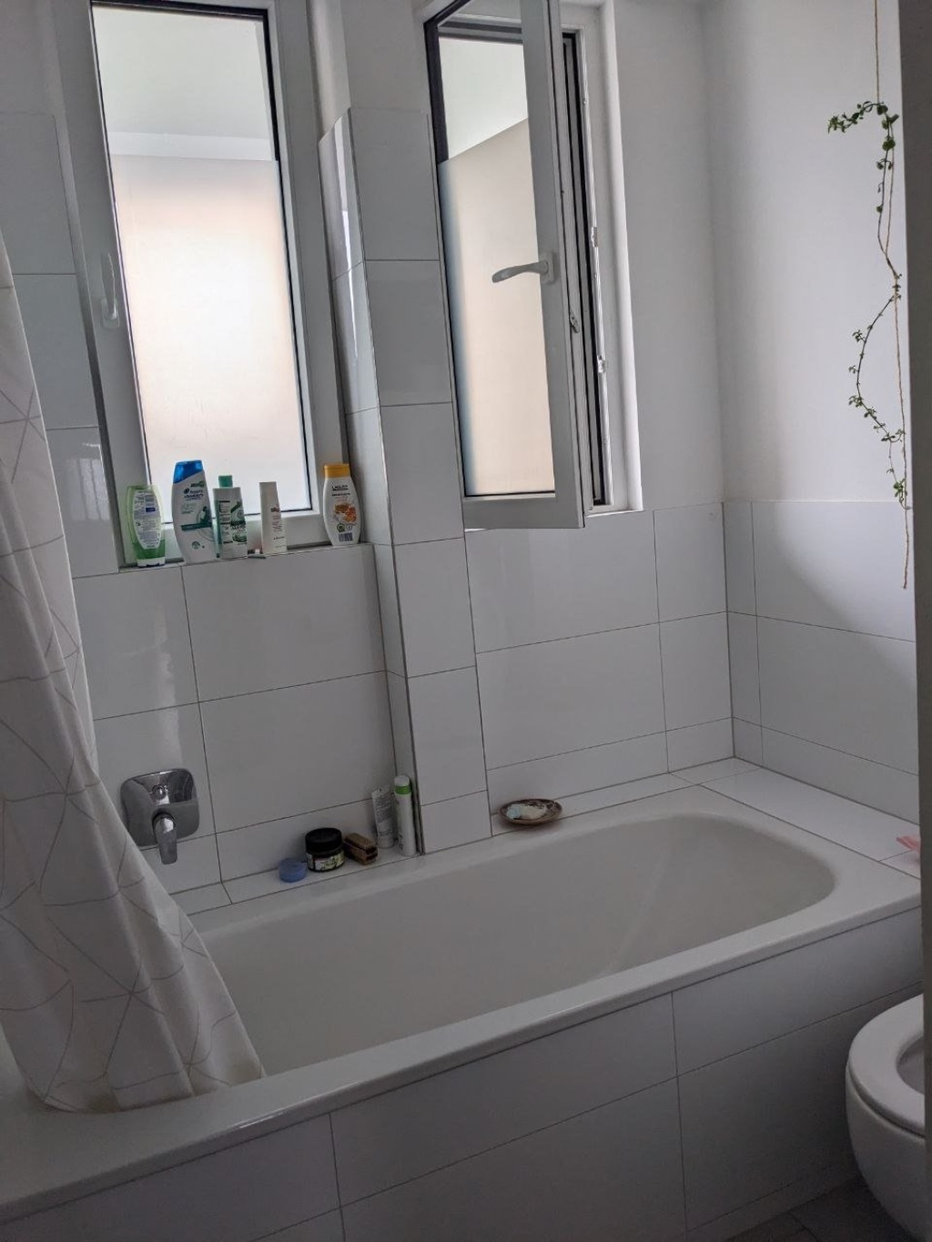geräumige 3-Zimmer-Wohnung mit Balkon neben dem Rhein spacious 3-room flat with a balcony next to the Rhein – Düsseldorfer str., 51063 Köln Mülheim – Vorschaubild 12