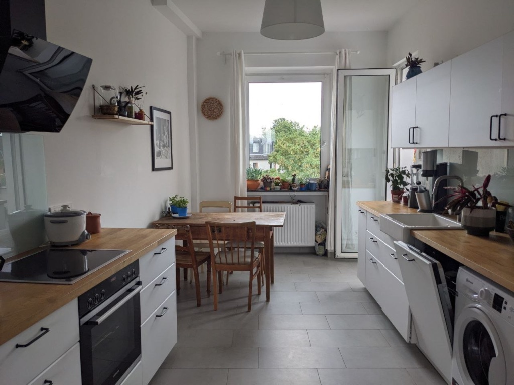 geräumige 3-Zimmer-Wohnung mit Balkon neben dem Rhein spacious 3-room flat with a balcony next to the Rhein – Düsseldorfer str., 51063 Köln Mülheim – Vorschaubild 3