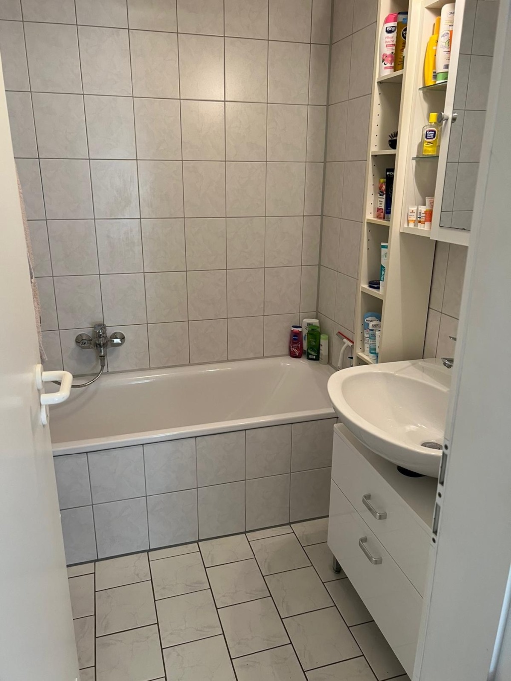 Habitación en WG Centrum Frauenstrasse - Getrenntes Bad mit Badewanne