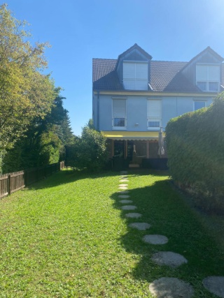 Anzeigenbild: 23 qm helles Souterrain Zimmer in grossem Haus nur für Frauen WG