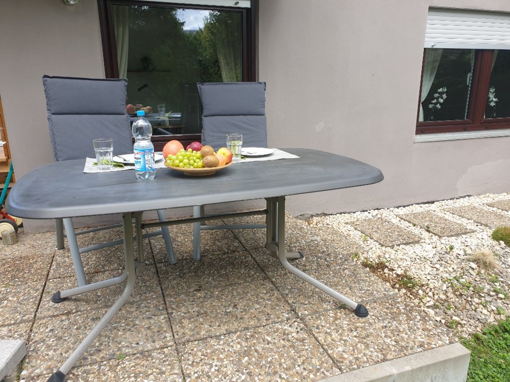 ***möblierte 2 Zi.-Wohnung für 1 Person in ruhiger und grüner Bestlage in Bad-Cannstatt***