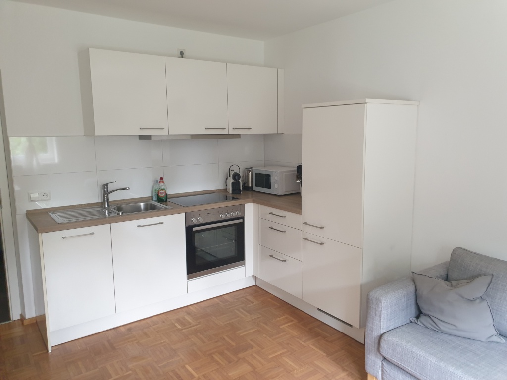 ***möblierte 2 Zi.-Wohnung für 1 Person in ruhiger und grüner Bestlage in Bad-Cannstatt*** – Erbstetter Str. 00, 70374 Stuttgart Bad Cannstatt – Vorschaubild 3