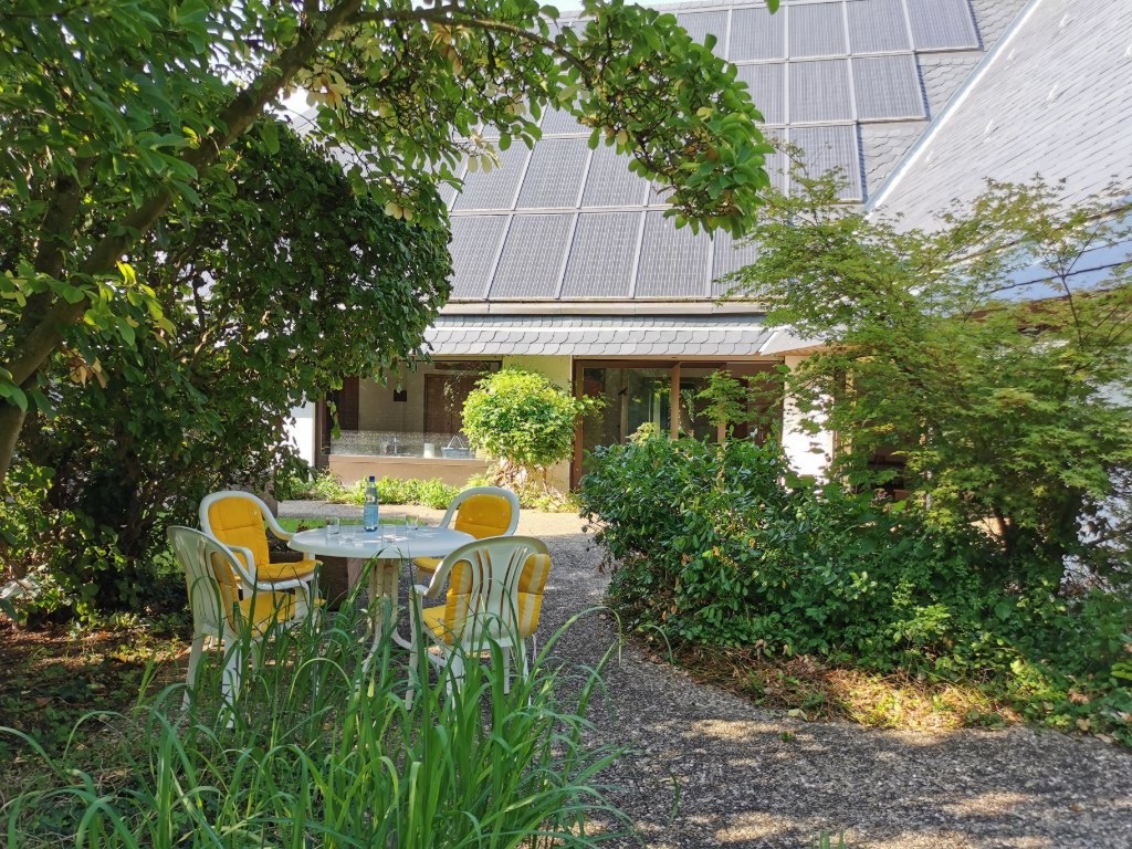 Zwei Zimmer frei! in 7-Zimmer-WG in Villa direkt am Park Rosenhöhe. Zimmer 6 20m2 mit Südbalkon 525€ + Nebenkosten. Zimmer 5 14m2 440€ + Nebenkosten – 64287 Darmstadt Rosenhöhe – Vorschaubild 7