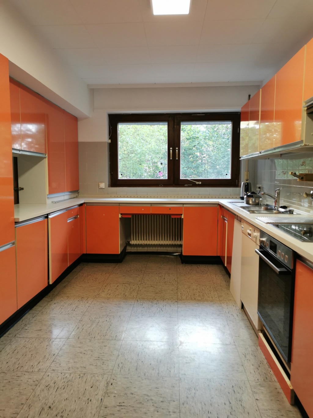 Zwei Zimmer frei! in 7-Zimmer-WG in Villa direkt am Park Rosenhöhe. Zimmer 6 20m2 mit Südbalkon 525€ + Nebenkosten. Zimmer 5 14m2 440€ + Nebenkosten – 64287 Darmstadt Rosenhöhe – Vorschaubild 5