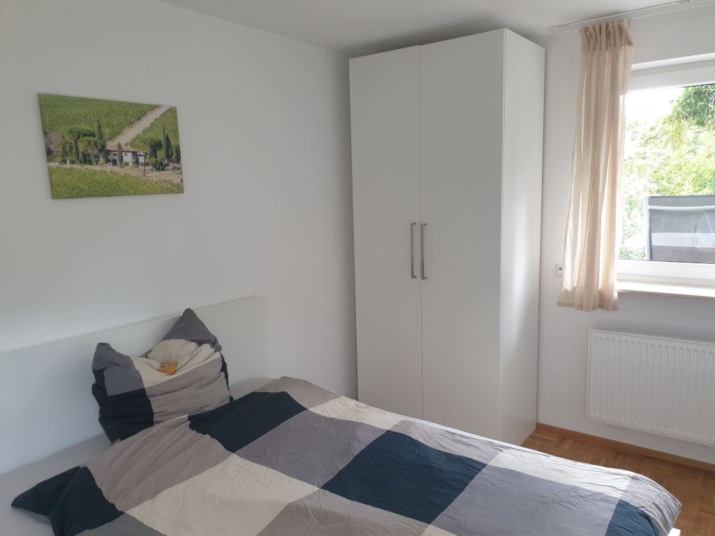 ***möblierte 2 Zi.-Wohnung für 1 Person in ruhiger und grüner Bestlage in Bad-Cannstatt*** – Erbstetter Str. 00, 70374 Stuttgart Bad Cannstatt – Vorschaubild 9