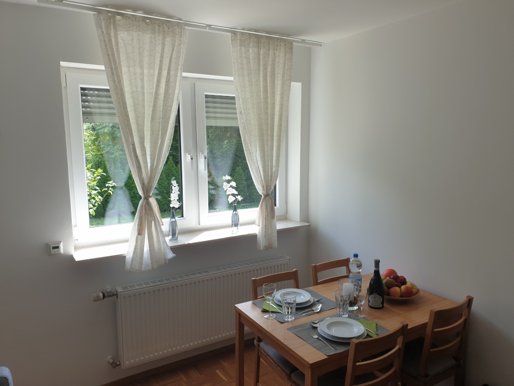 ***möblierte 2 Zi.-Wohnung für 1 Person in ruhiger und grüner Bestlage in Bad-Cannstatt*** – Erbstetter Str. 00, 70374 Stuttgart Bad Cannstatt – Vorschaubild 6