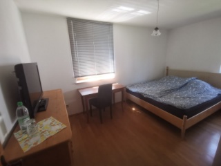 Anzeigenbild: Helles,  Zimmer ca. 14qm sonnig mit Terasse, Garten