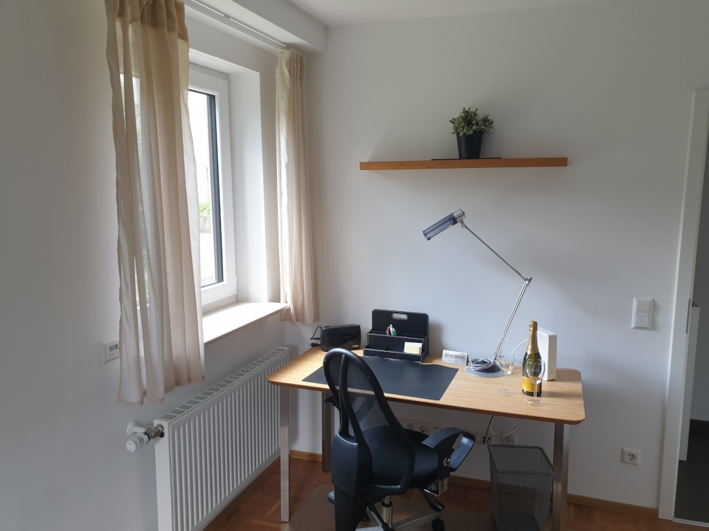 ***möblierte 2 Zi.-Wohnung für 1 Person in ruhiger und grüner Bestlage in Bad-Cannstatt*** – Erbstetter Str. 00, 70374 Stuttgart Bad Cannstatt – Vorschaubild 10