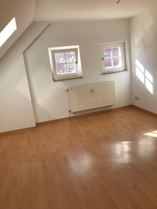 Imagen del anuncio: 2-Raum-Wohnung im DG mit 42qm in 2023 renoviert inkl. alle Nebenkosten wie Strom, Wasser, Heizung, Abfall etc.
