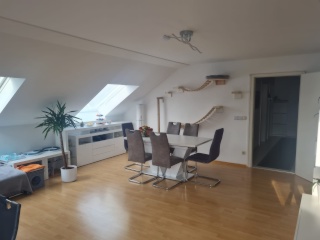 Anzeigenbild: Große 4-Zimmer DG-Wohnung mit Balkon, Gäste-WC in Kranzberg