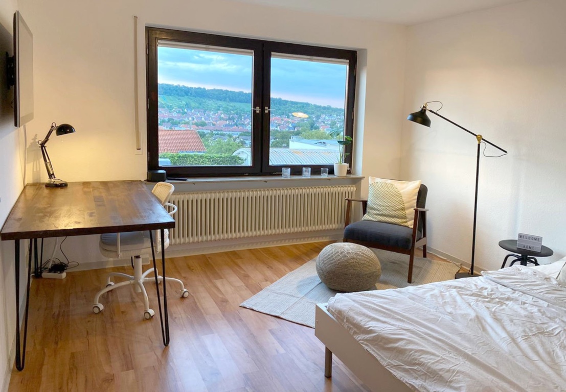 1-Zimmer-Wohnung Feuerbach Thomas-Mann-Straße 47 - Blick vom Eingang zum Fenster
