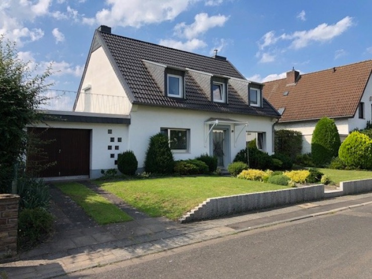 renoviertes Haus mit 7 Zimmern Haus in KölnLongerich