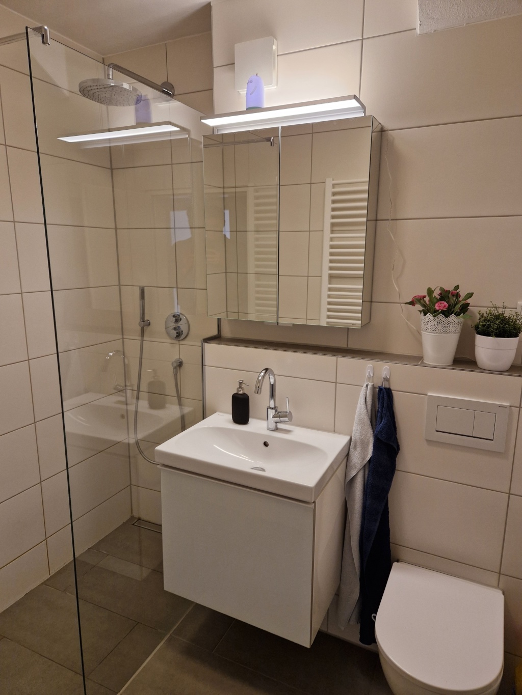 WG-Zimmer Berg Fidel Mazzottistraße - Main bathroom with toilet 2