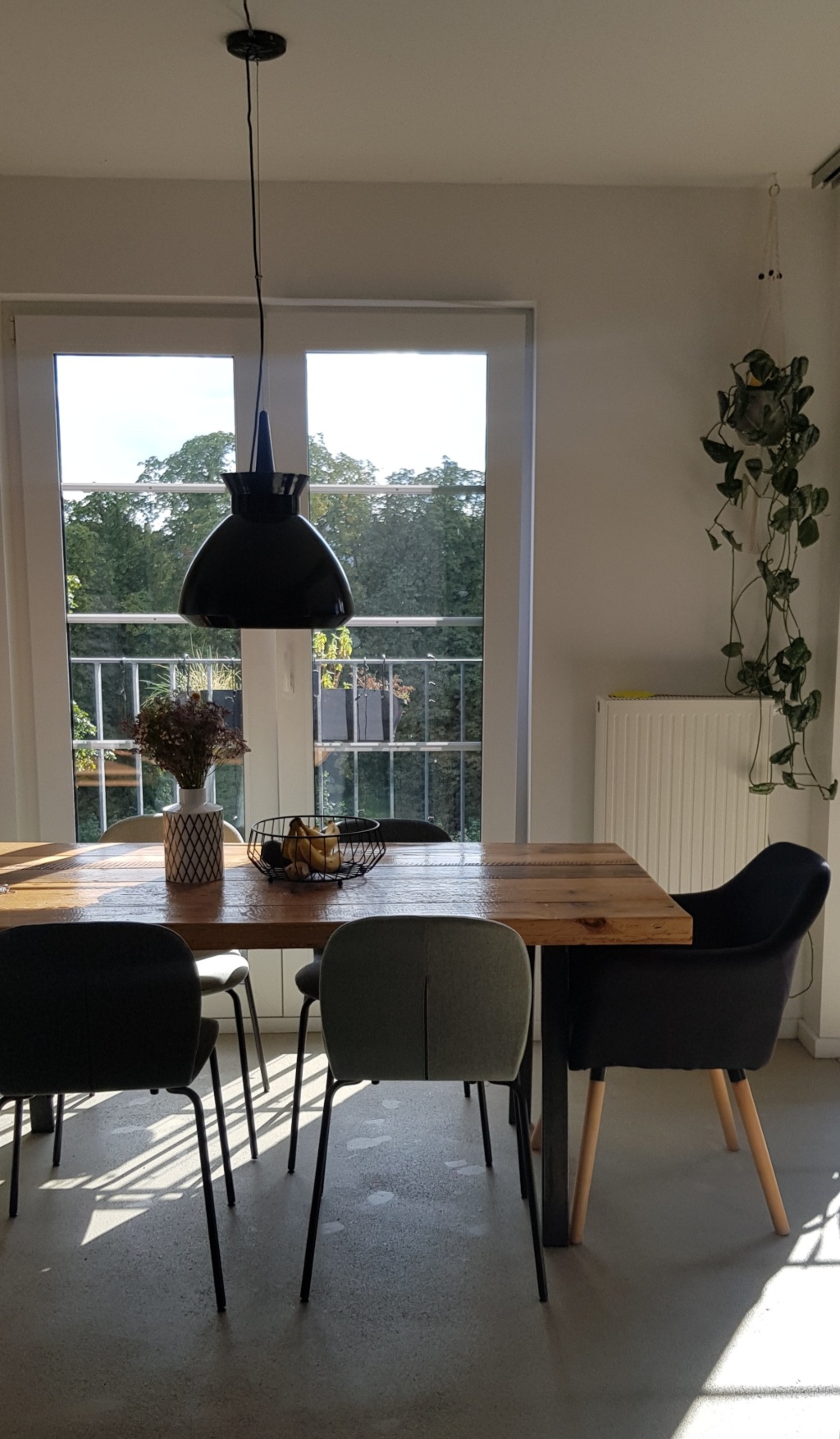 Flat Neukölln Warthestr. - Großer Esstisch / Large dining table