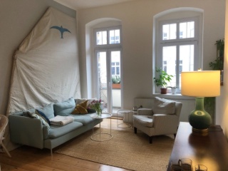 Sonnige, komplett ausgestattete Altbauwohnung in Prenzlauer Berg mit Balkon — photo 1