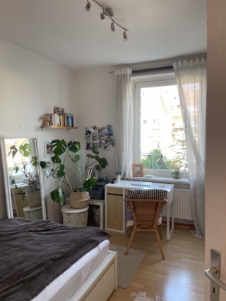Anzeigenbild: Gemütliches und lichtdurchflutetes 13 m2 WG Zimmer in bester Innenstadt Lage verfügbar ab 01.08. oder 01.09. August September