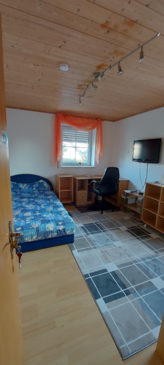 Anzeigenbild: Wg-Haus ,Zimmer 1 , zentral gelegen, Nähe BMW  ( Wochenendheimfahrer, Azubi, Schüler, Praktikant