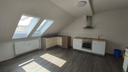 Anzeigenbild: Große, helle WG-Dachgeschoss-Wohnung