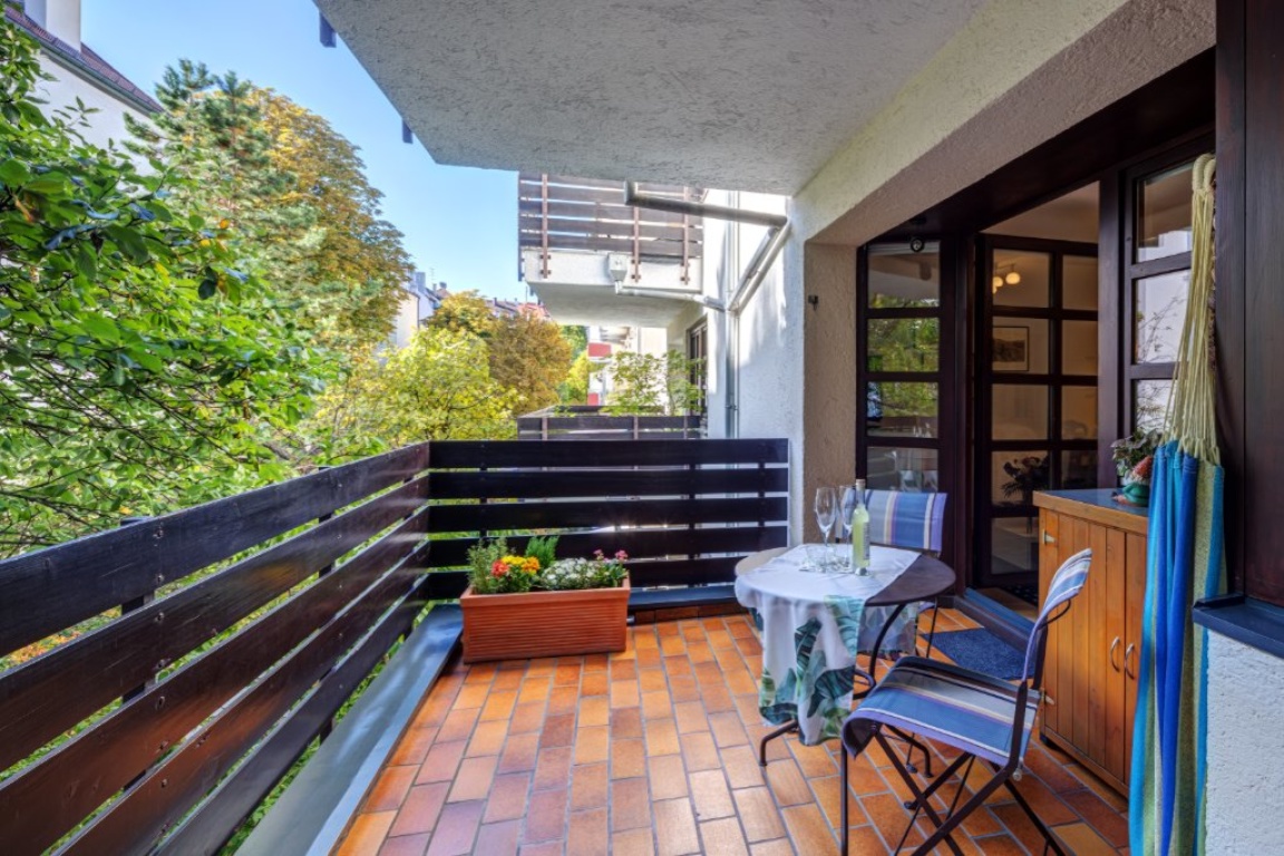 Wohnung Schwabing-West Emanuelstr. - Balkon zum Garten und Innenhof | Balcony to the inner courtyard