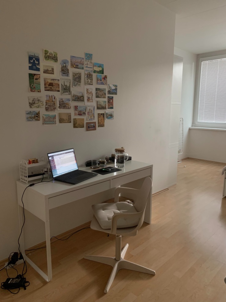 Big bright room close to the city centre and next to the Salzach river ...