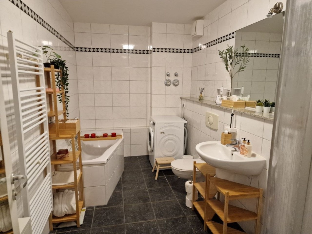 Spacious and bright apartment at the best location! (Mitte / Prenzlauer Berg) – Ruppiner Str, 10115 Berlin Mitte – Vorschaubild 8