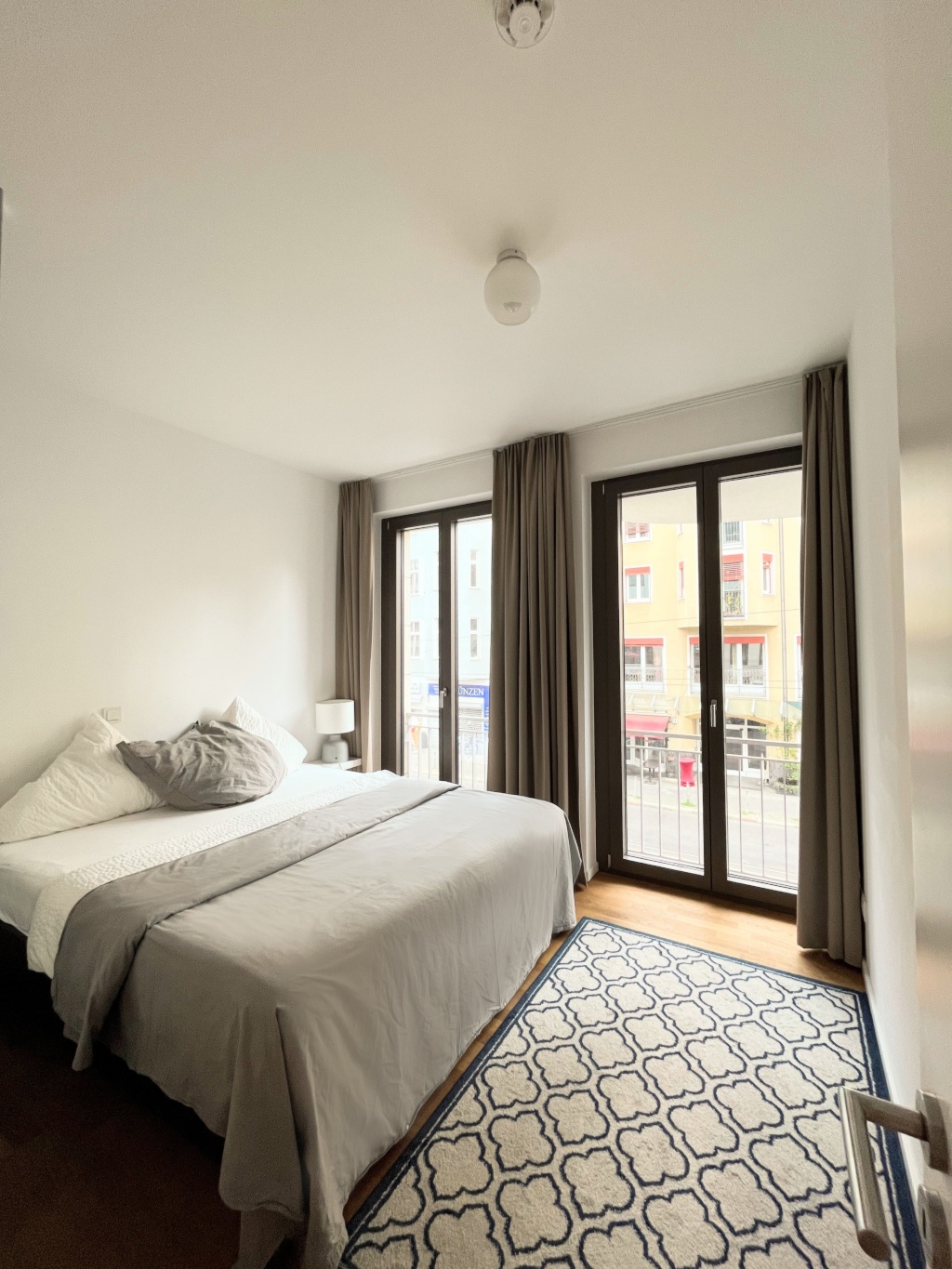 Furnished Apartment in Mitte- Anmeldung possible - from 1st October – chausseestr. 122, 10115 Berlin Mitte – Vorschaubild 2