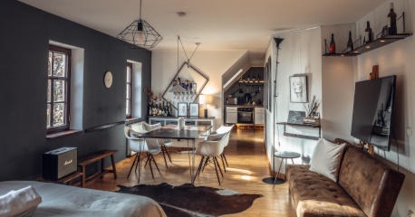 Anzeigenbild: Dachwohnung in den Baumkronen, autofreie Altstadt – Nov bis März, alles inklusive // Top-floor flat among the treetops, car-free Old Town – Nov to March, all-in