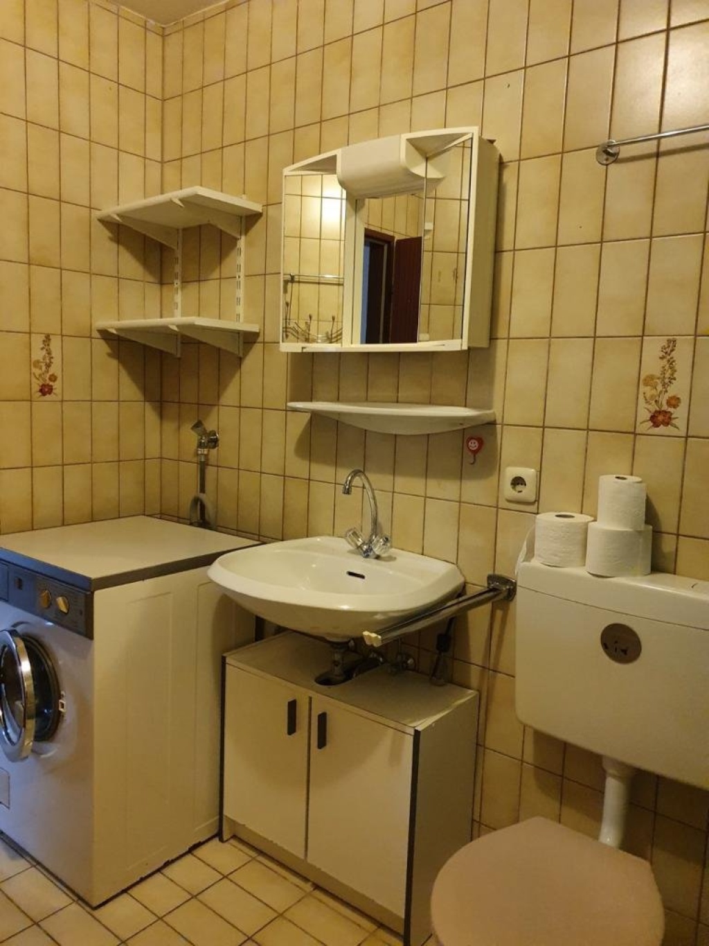 Accomodation available in a 35sq.m shared studio near the city centre city registration possible. – Goethestrasse 3, 91054 Erlangen Innenstadt – Vorschaubild 5