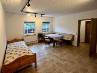 Anzeigenbild: Vollmöblierte 1-Zimmer Wohnung in ruhiger Lage mit direkter Nähe zur U-Bahn