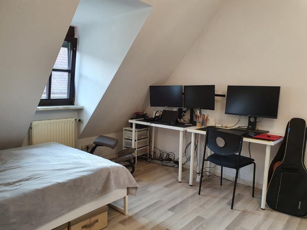Accomodation available in a 35sq.m shared studio near the city centre city registration possible.