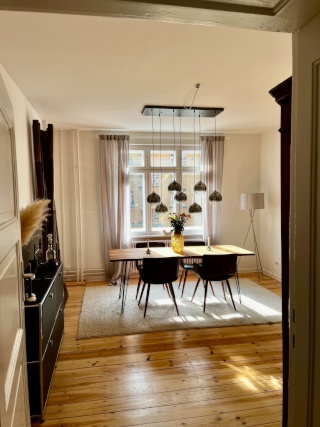 [UNTERMIETE  PBERG] Vollmöbilierte 2,5 Zimmer Wohnung mit Balkon // FULLY EQUIPPED 2.5 ROOMS WITH BALCONY — photo 1