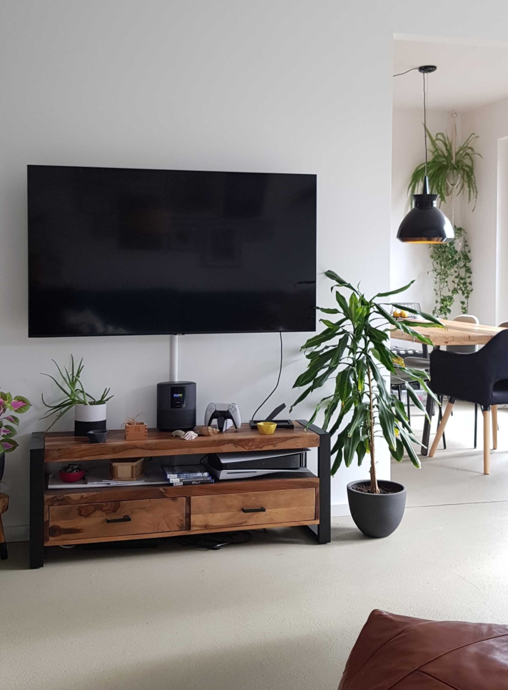 Flat Neukölln Warthestr. - Großer Smart-TV mit Netflix usw., PS5 darf auch gerne genutzt werden :-) / Large TV with Netflix etc, you can also use our PS5 :-)