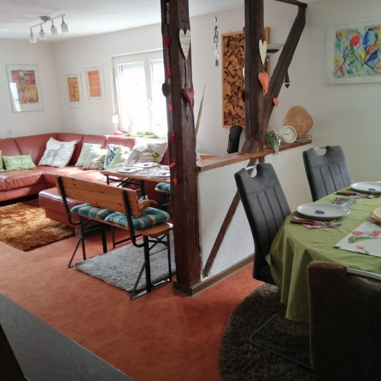 WG-Zimmer Ost-Fellbach Ost - Wohn und esszimmer