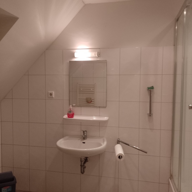 Apartment, voll möbliert, mit eigener Dusche/WC, für 1oder 2 Person(en) – 40597 Düsseldorf Benrath – Vorschaubild 4