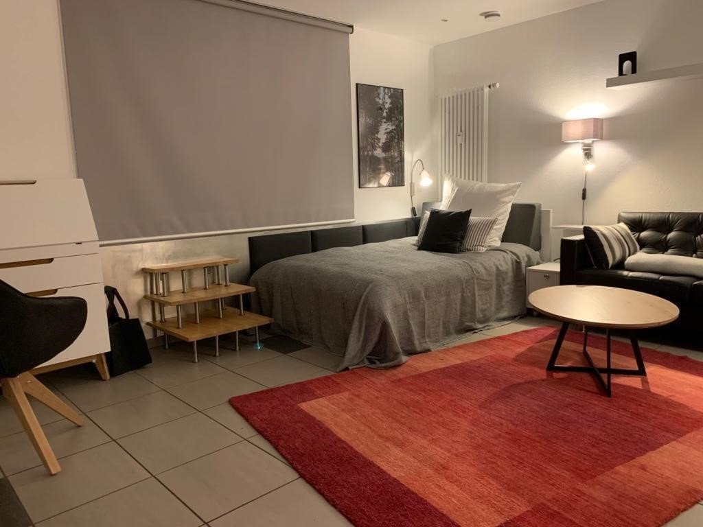 Lindenthal / 45 qm möbliert / ruhig / Gartennutzung / Nähe Uni, Uni-Klinik, Park / Einzelperson / mind. 6 Monate / 1.050 Euro alles inklusive – Mommsenstraße, 50935 Köln Lindenthal – Vorschaubild 2