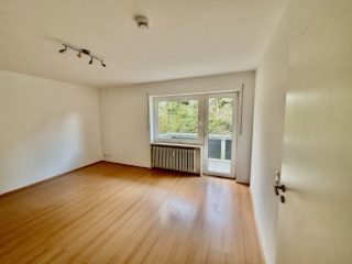 Imagen del anuncio: helle ca. 31 qm große und gut geschnittene 1 Zimmer - Wohnung, liegt im Hochparterre einer gepflegten Wohnanlage in Frankfurt -Nieder Eschbach.