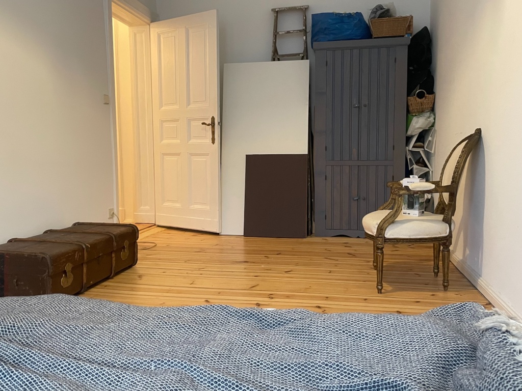 Flat Moabit Wiclefstr. - Schafzimmer mit Platz für Schreibtisch