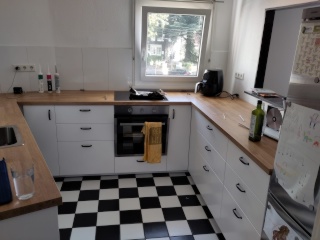 Anzeigenbild: Suche Mitbewohner:in für zentrale Riesenwohnung