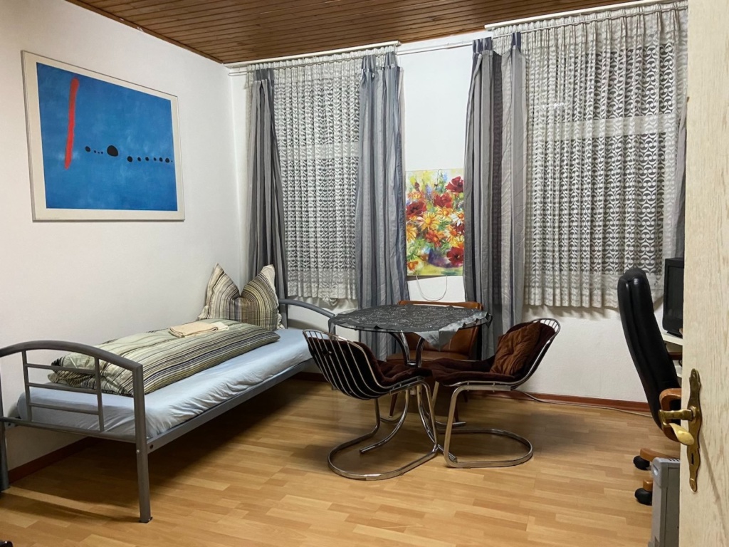 (77-0) ab sofort/1 Wohnung 2 Zimmer Kü, Bad für 2 Personen/möbliert, Garten