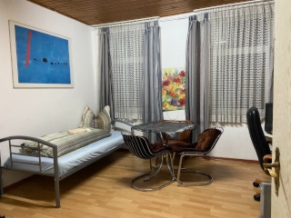 Anzeigenbild: (77-0) ab sofort/ möbliert/ 1 Wohnung für 1-2 Personen /Garten