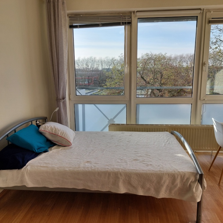 Helles/ruhiges und frisch renoviertes Appartement (24 qm) bei der Hauptmensa und Unibibliothek ab 1.10.26 zu vermieten. Das attraktive Angebot eine vollmöblierte, löffelfertige Wohnung im Köln Campus. Das Haus ist sehr gepflegt und sicher. – Zülpicher Wall 16, 50674 Köln Neustadt-Süd – Vorschaubild 4