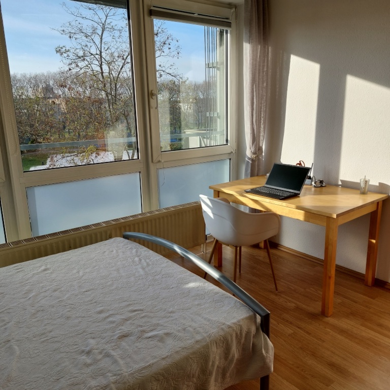 Helles/ruhiges und frisch renoviertes Appartement (24 qm) bei der Hauptmensa und Unibibliothek ab 1.10.26 zu vermieten. Das attraktive Angebot eine vollmöblierte, löffelfertige Wohnung im Köln Campus. Das Haus ist sehr gepflegt und sicher. – Zülpicher Wall 16, 50674 Köln Neustadt-Süd – Vorschaubild 3